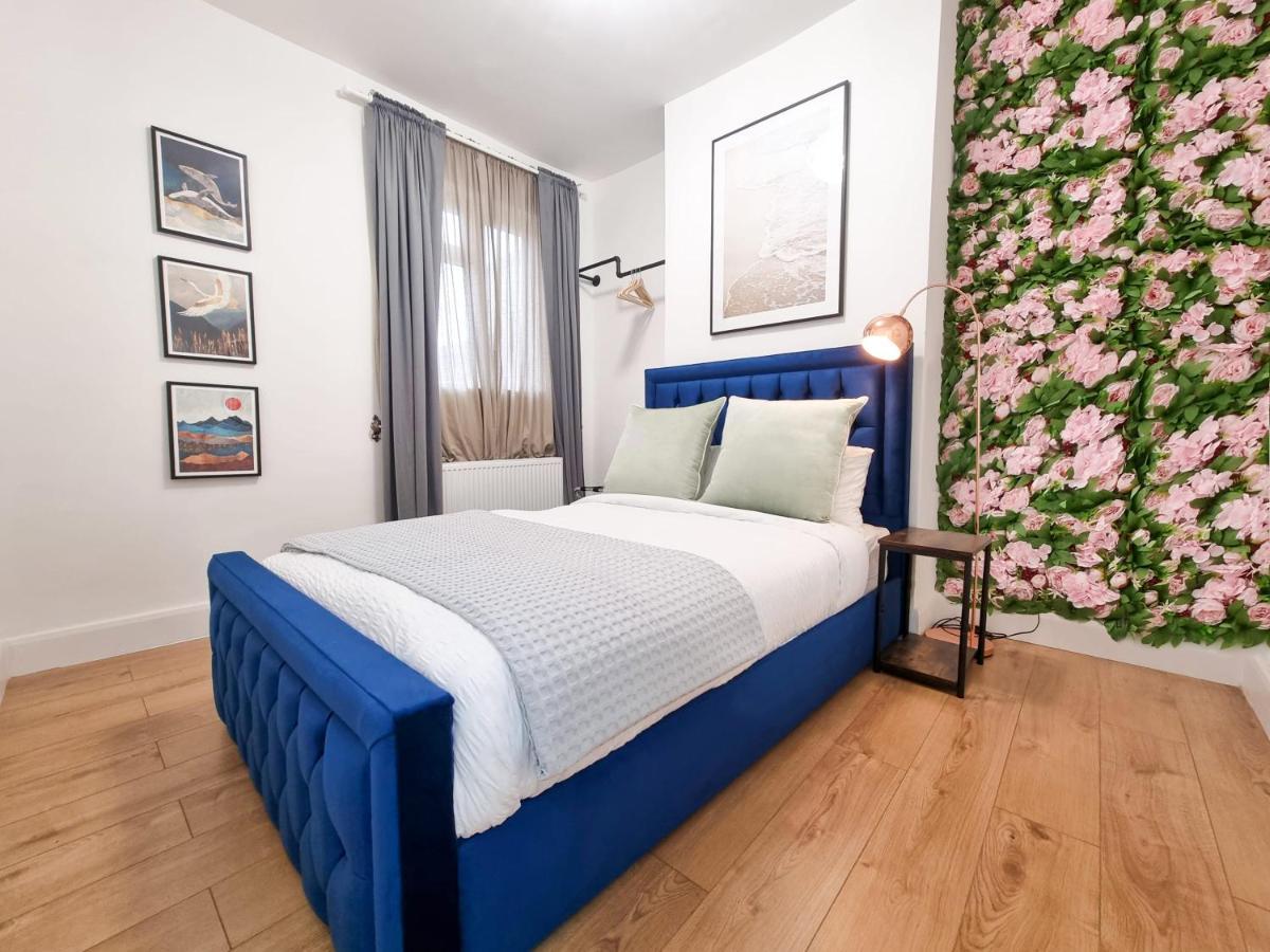 Designer Flat With Parking Near Peckham & Brixton Apartment *