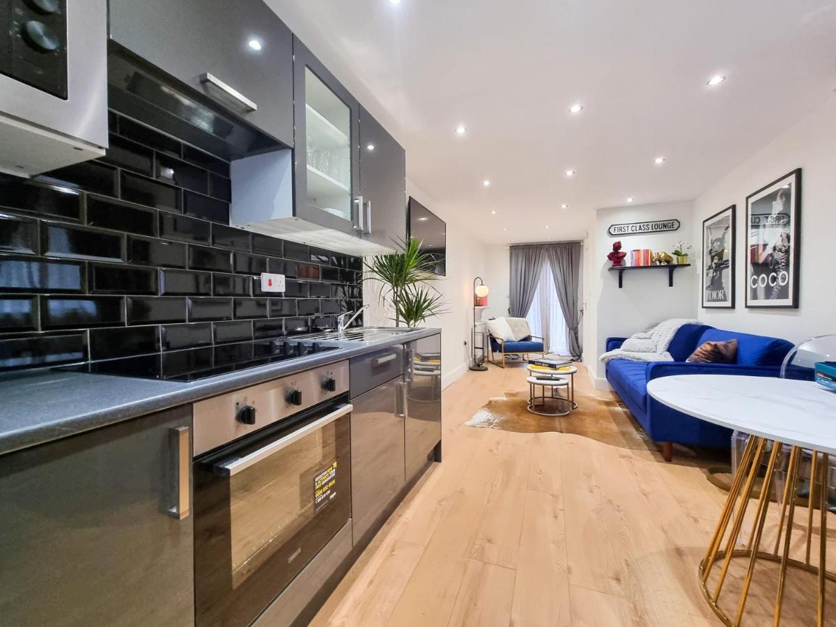 Designer Flat With Parking Near Peckham & Brixton Apartment *