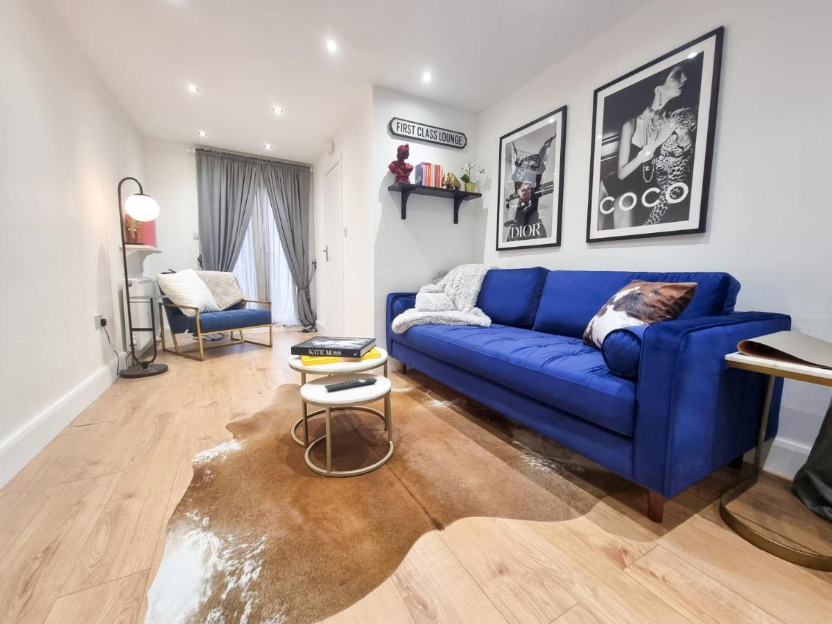 Designer Flat With Parking Near Peckham & Brixton Apartment