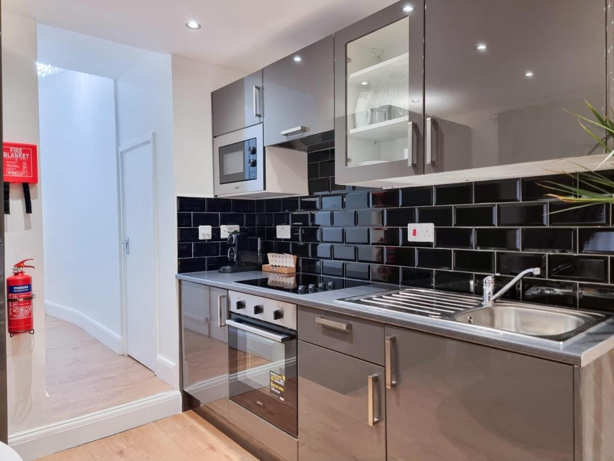 Apartment Designer Flat With Parking Near Peckham & Brixton London