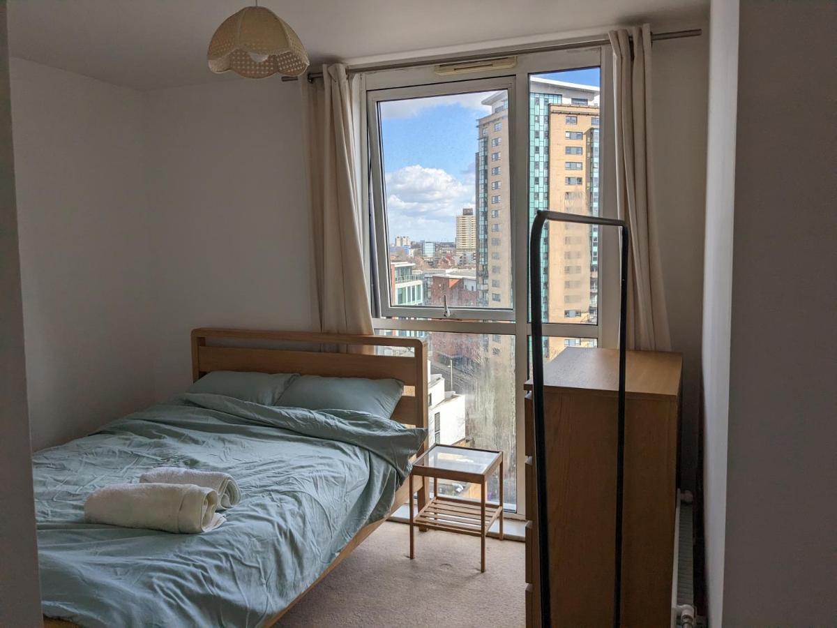 2 Bed 2 Baths Apt In Stratford Lägenhet London