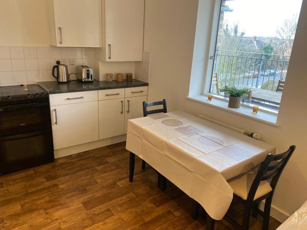 Appartement Stunning Double Bed Flat With Private Balcony & Free Parking