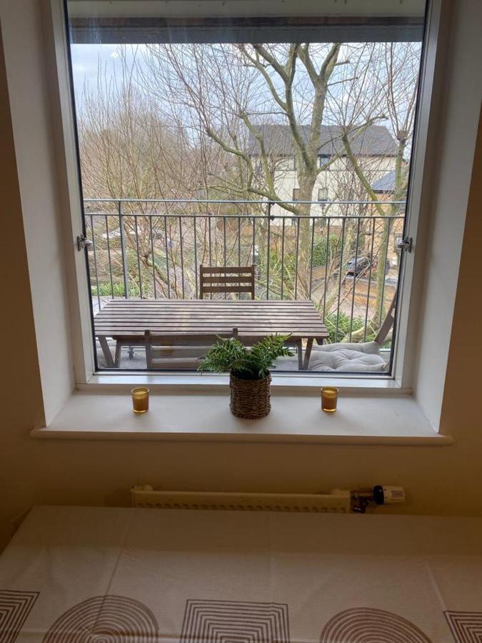 Stunning Double Bed Flat With Private Balcony & Free Parking Appartement Londen