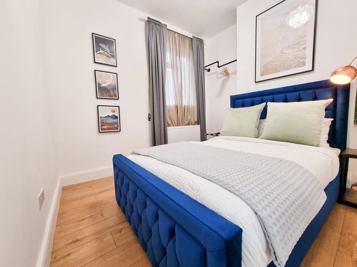 Designer Flat With Parking Near Peckham & Brixton Apartment