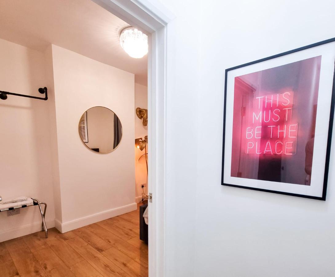 Designer Flat With Parking Near Peckham & Brixton Apartment London