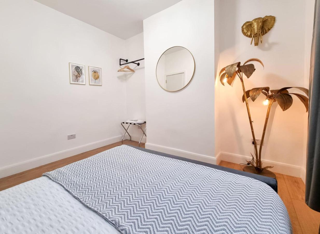 Apartment Designer Flat With Parking Near Peckham & Brixton London