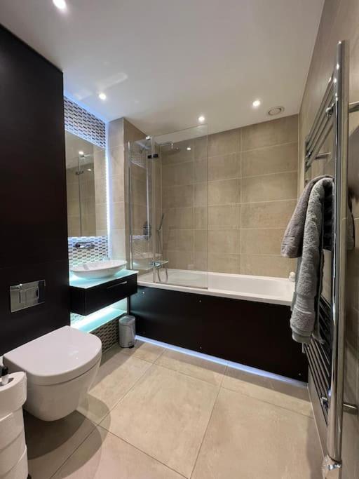Lejlighed Modern & Secure 3br 2ba In The Heart Of Crossharbour *