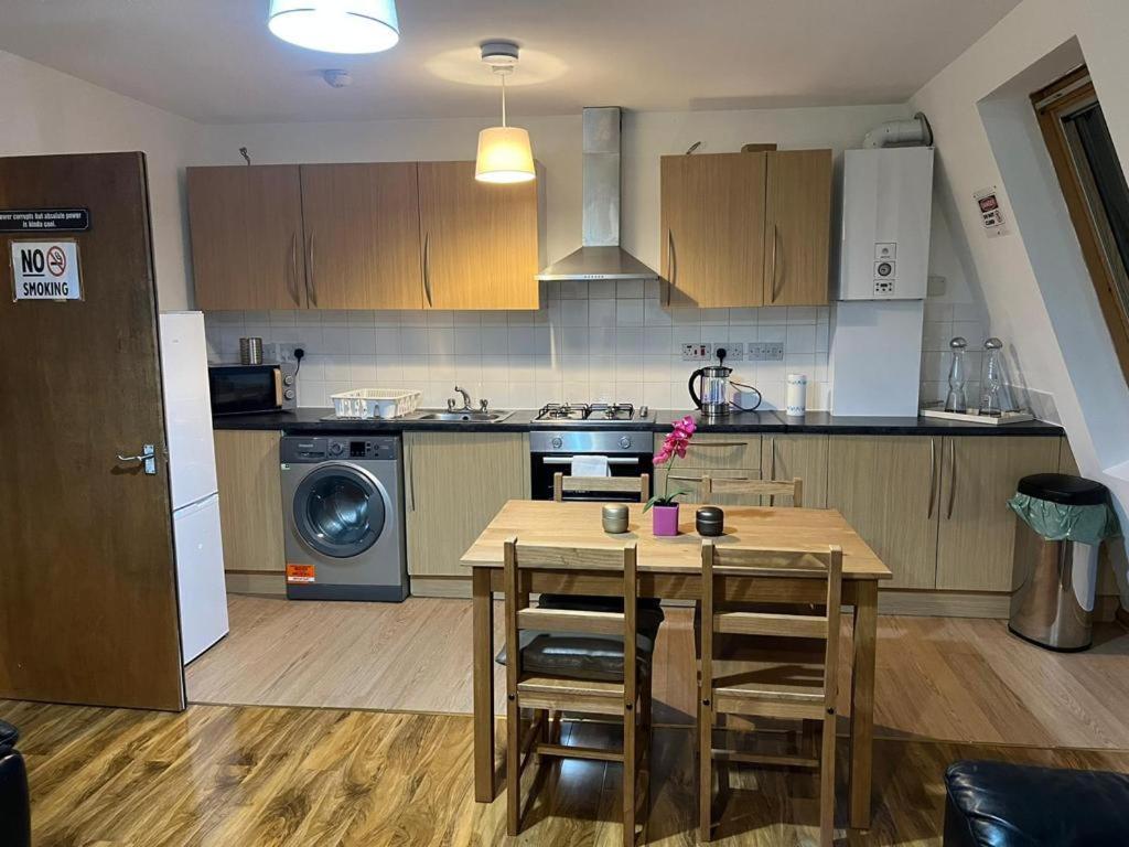 Perfect For Families And Friends - 2 Bedroom In - Peckham * Londen