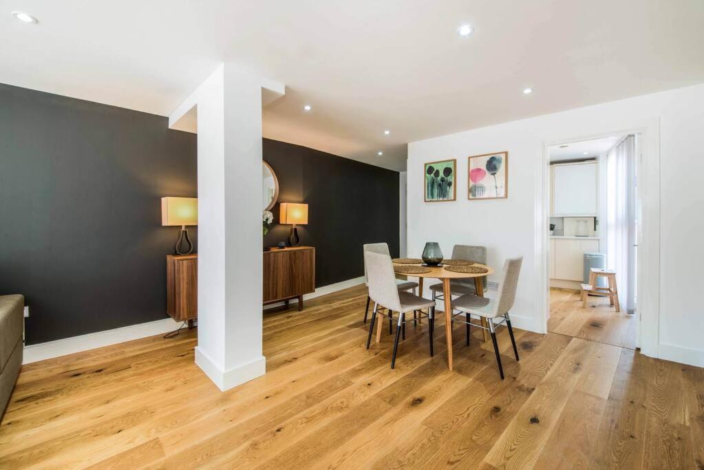 7 Borough - Spacious 2-bed, 2-bath In Prime Location Appartamento