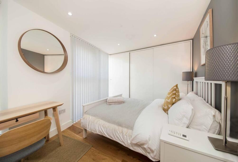 7 Borough - Spacious 2-bed, 2-bath In Prime Location Appartamento Londra