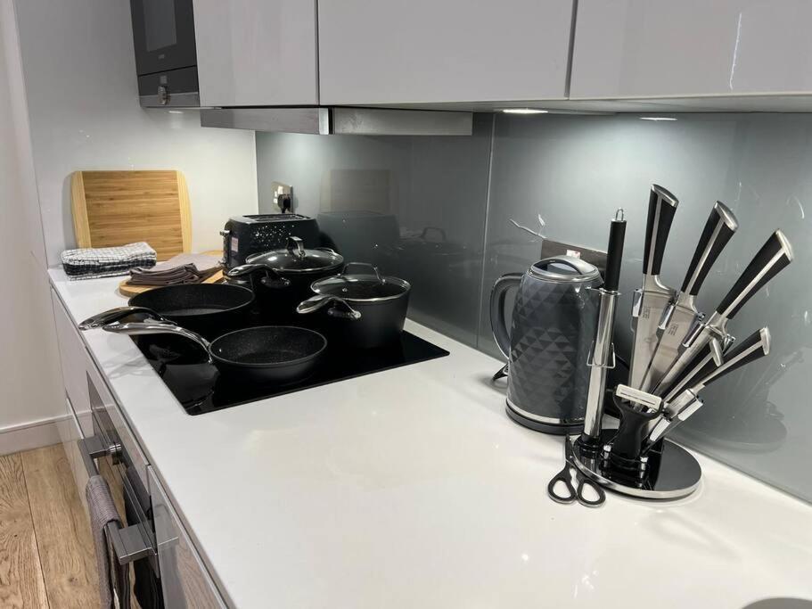 Modern & Secure 3br 2ba In The Heart Of Crossharbour Lejlighed *