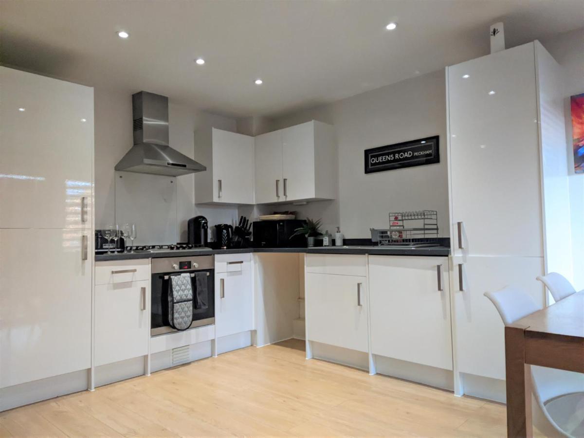 Stylish Peckham 10 Seconds From Station Appartement Londen