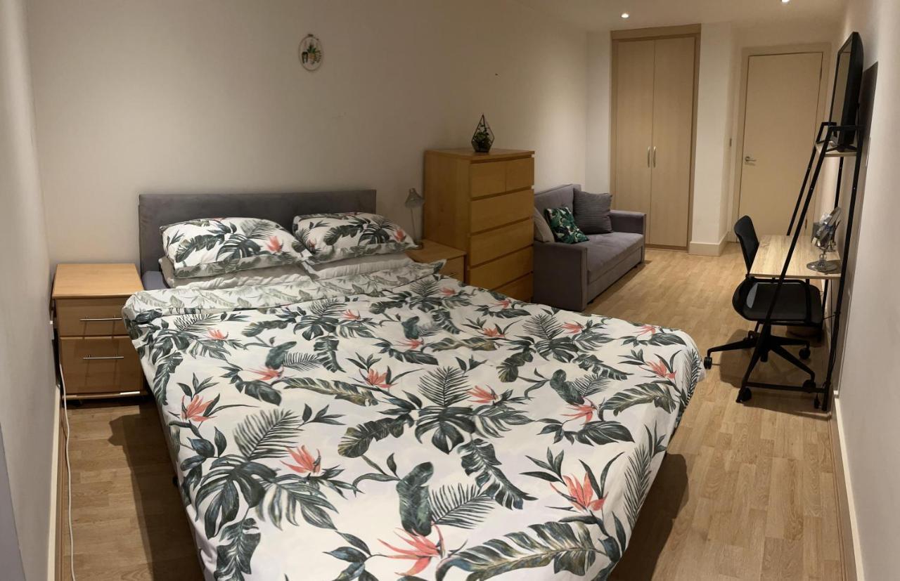 Homestay Large And Private Bathroom London