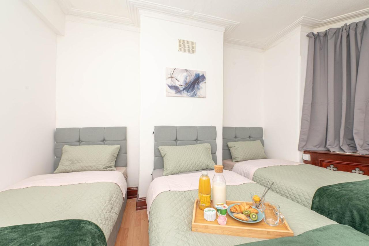 Xtra Large 4 Bedroom House, Near Excel, And 5 Walk To Train Station Semesterbostad *