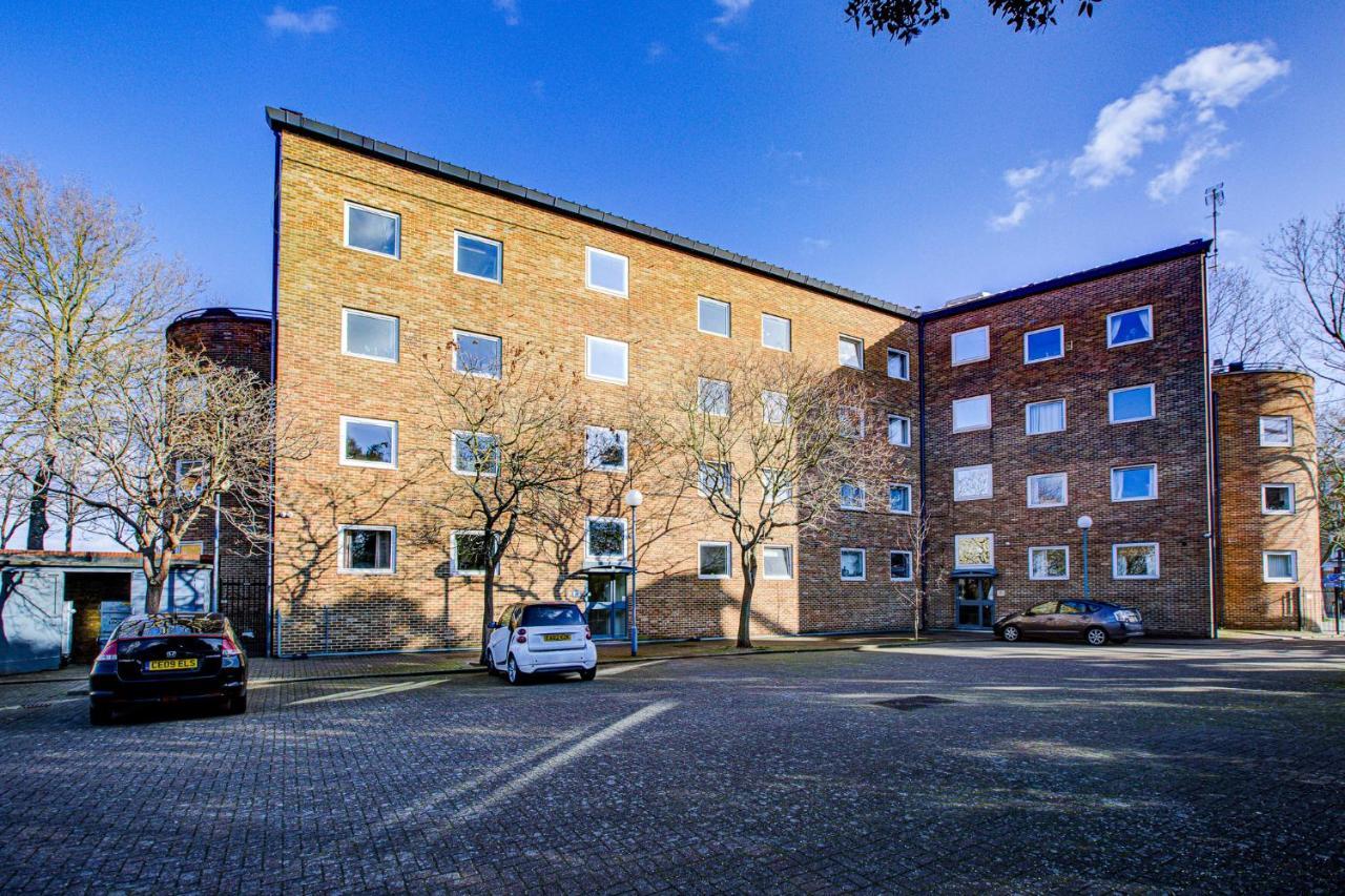 Statera - Thames View Apartment London