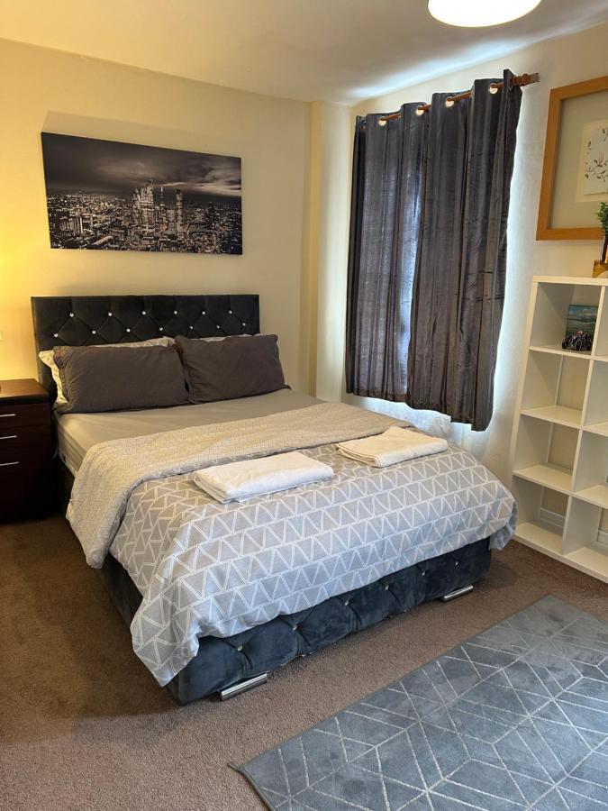 Amazing And Lovely 2- Bedroom First Floor Flat London