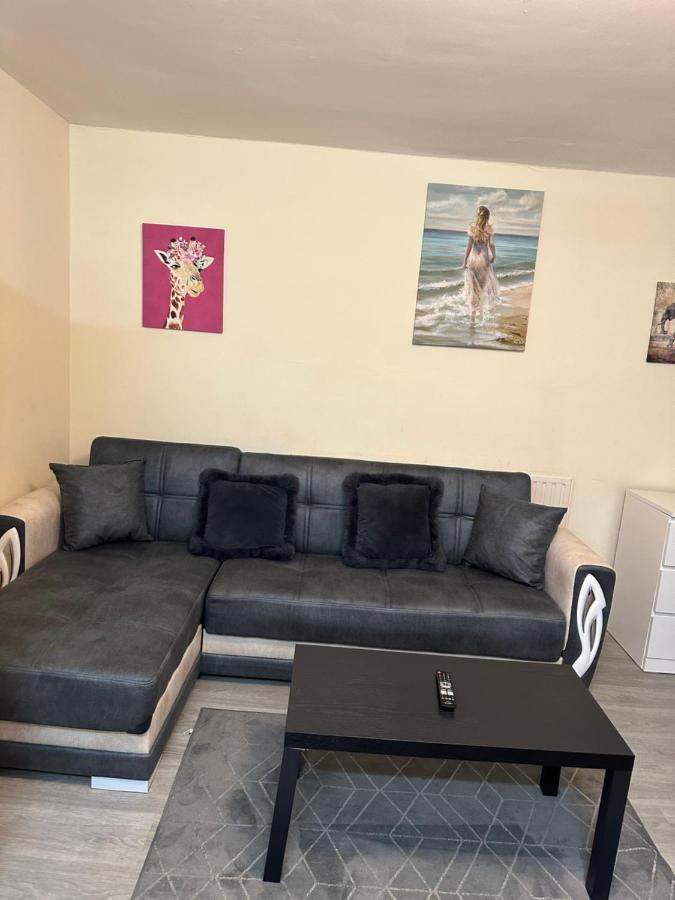 Lägenhet Amazing And Lovely 2- Bedroom First Floor Flat