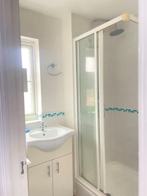 Beautiful 3 Bedroom House With The Transport Links To London, The Excel Centre, Canary Wharf, The O2! With A Driveway And Private Garden! Lejlighed London