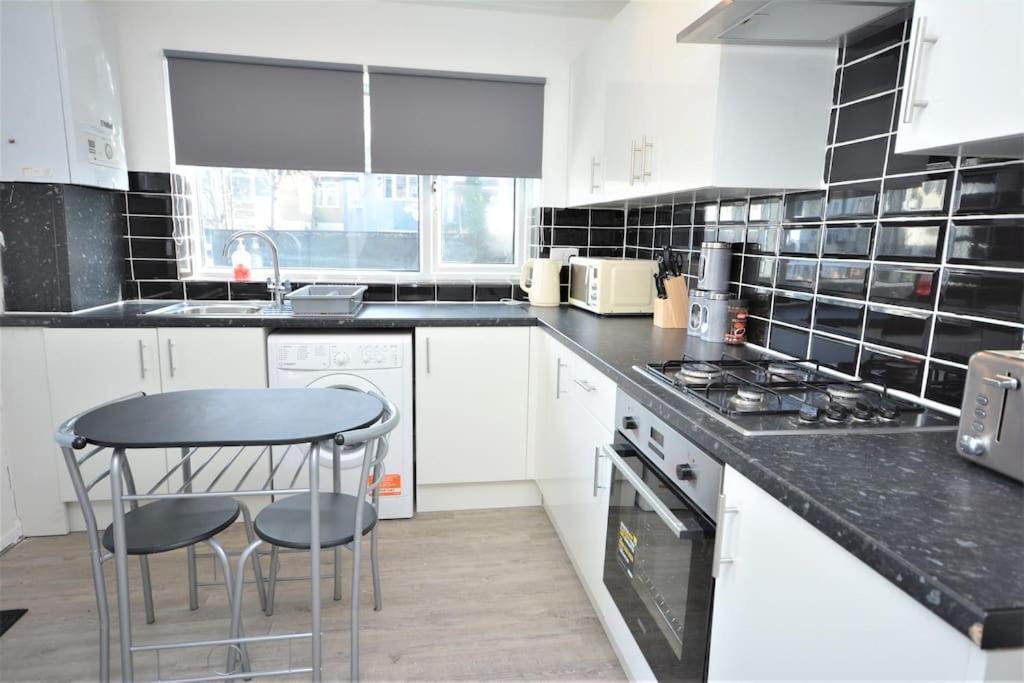 4 Bedroom House In East * Londen