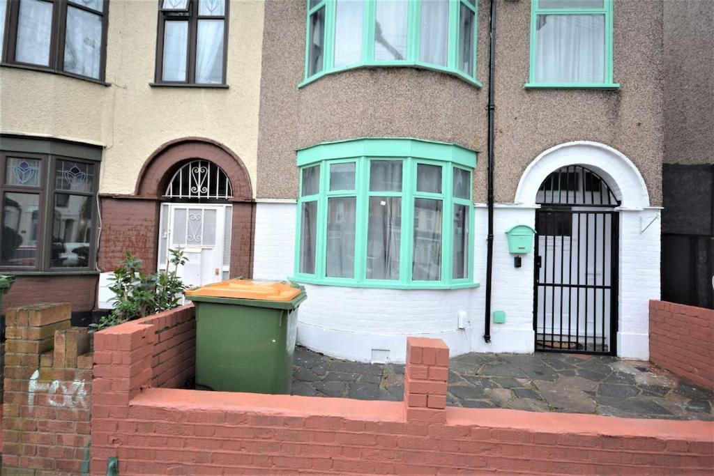 4 Bedroom House In East * Londen