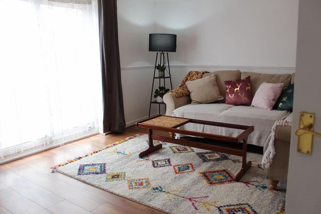 Beautiful 3 Bedroom House With The Transport Links To London, The Excel Centre, Canary Wharf, The O2! With A Driveway And Private Garden! Lejlighed