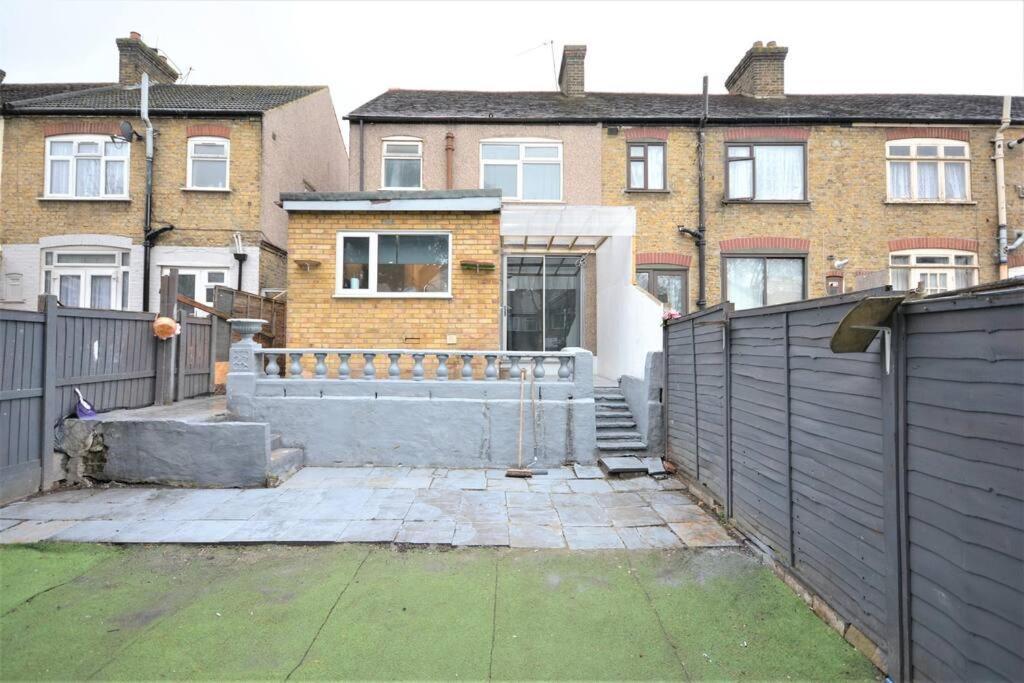 Vakantiehuis 4 Bedroom House In East