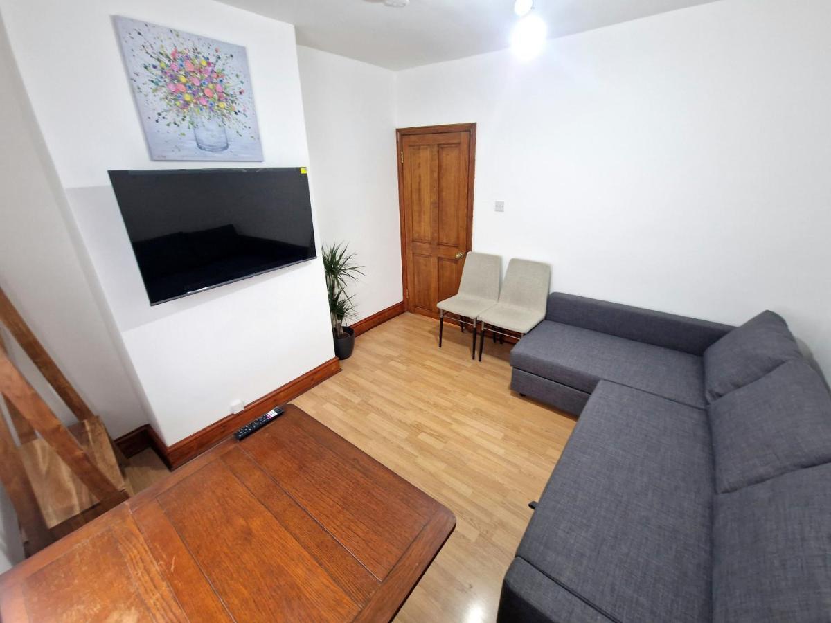 Two Bedroom Near Lewisham Station * London