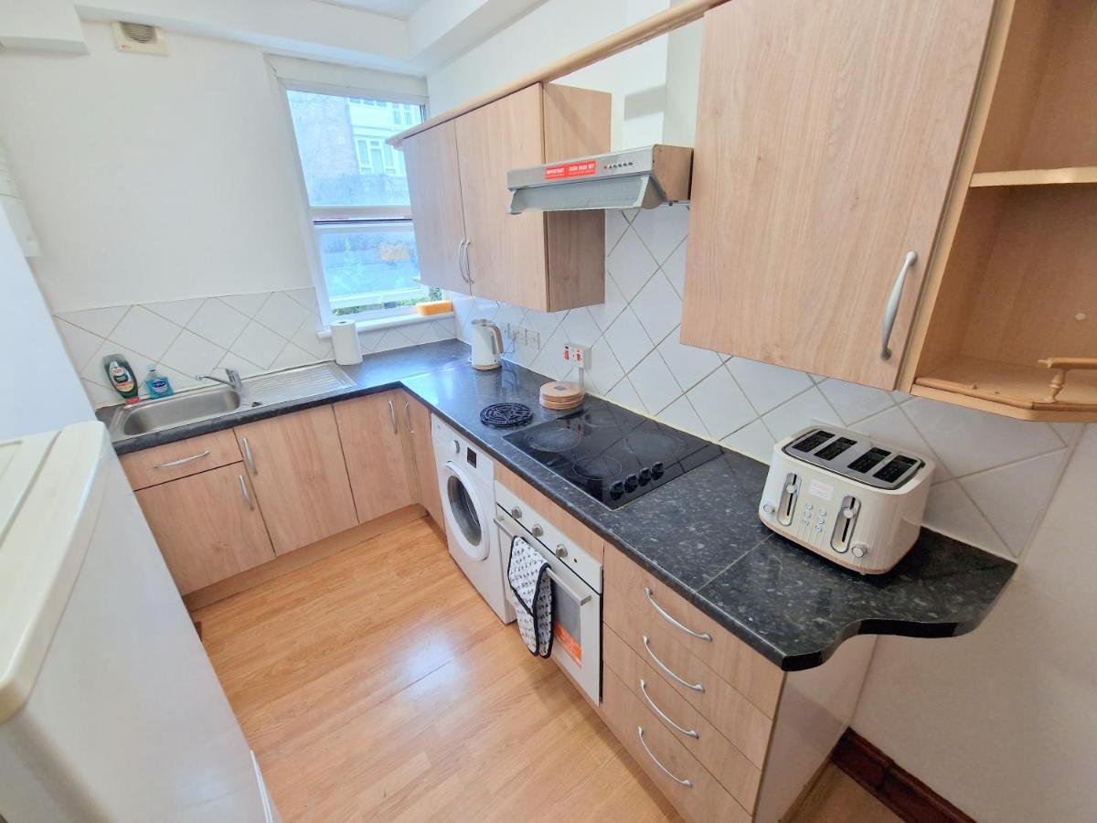 Apartment Two Bedroom Near Lewisham Station *