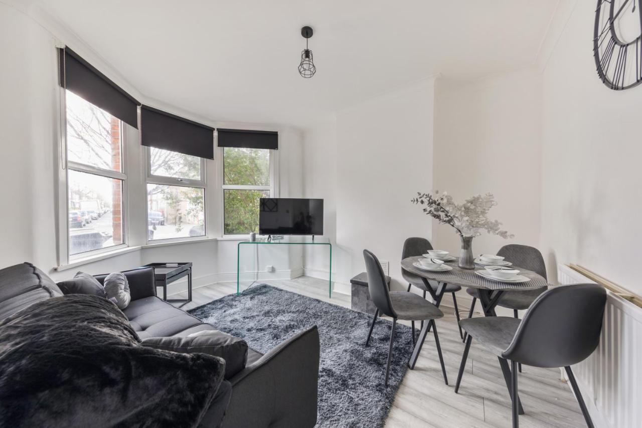 Beautifully Modern 2-bed W/garden Appartement *