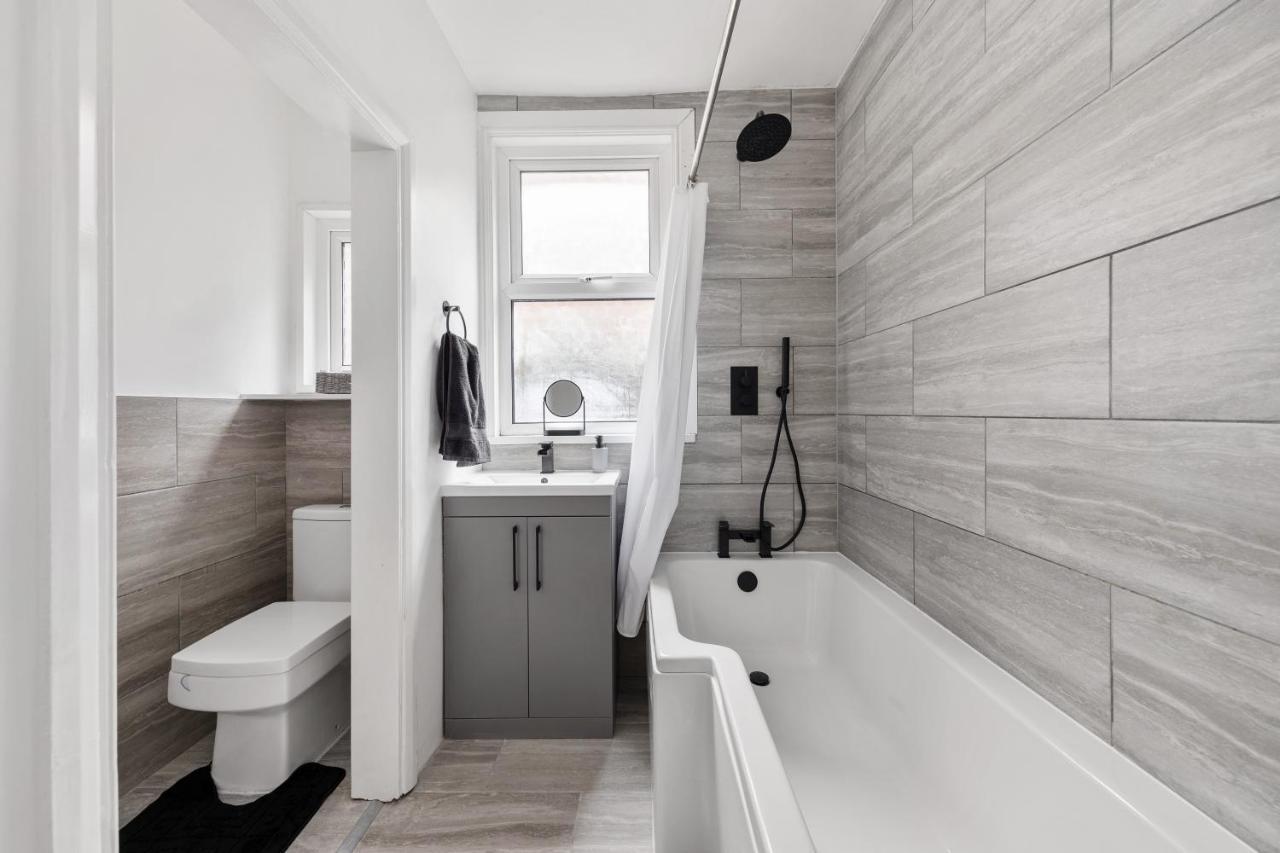 Beautifully Modern 2-bed W/garden Appartement *