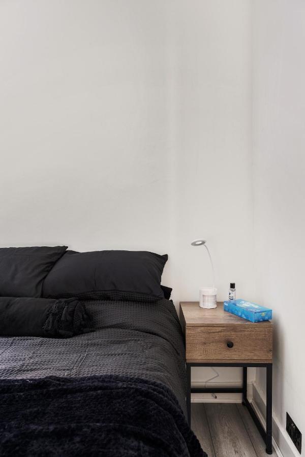 Beautifully Modern 2-bed W/garden Appartement