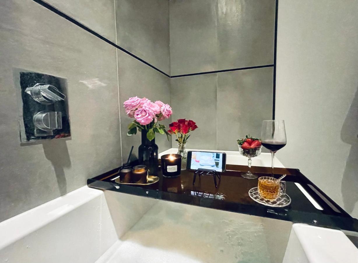 Leilighet Stunning With And River Views London