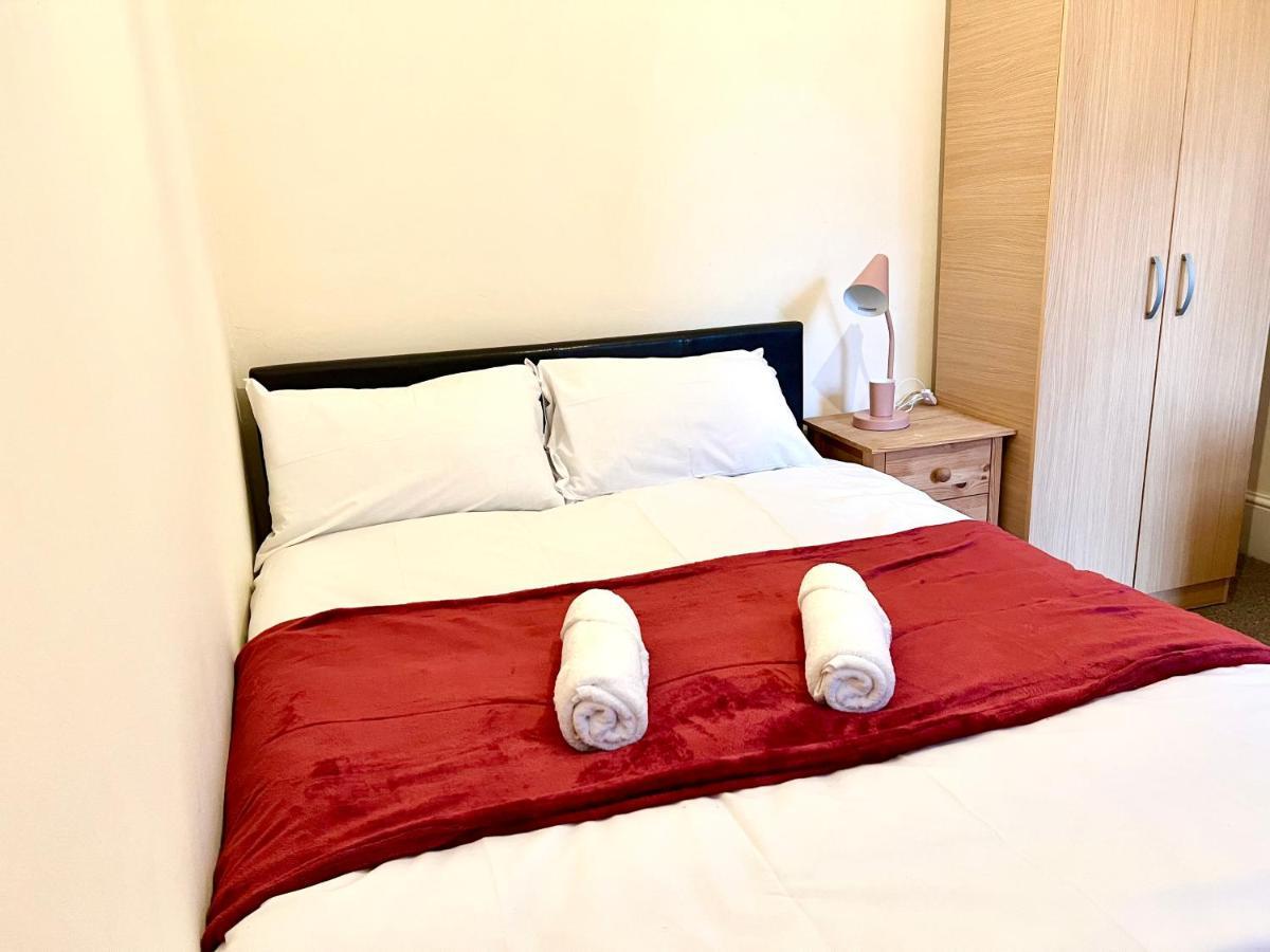 Aldgate Apartment *