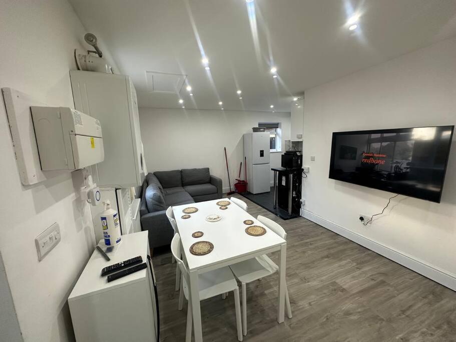 2 Bedroom House,brownhillrd Se6 Ferienhaus