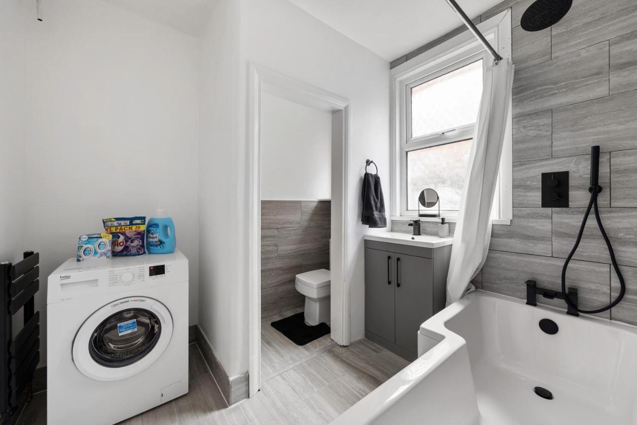 Beautifully Modern 2-bed W/garden Appartement Londen