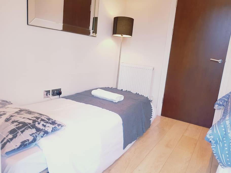 Modern In Great Location In Apartment *