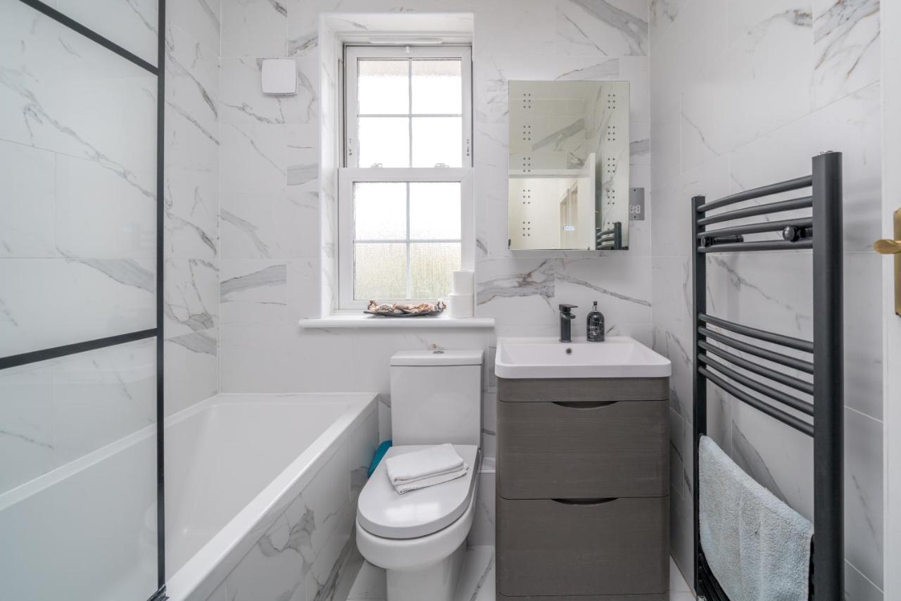 Elegant 3 Bedroom Retreat Minutes From Canary Wharf Ferienhaus