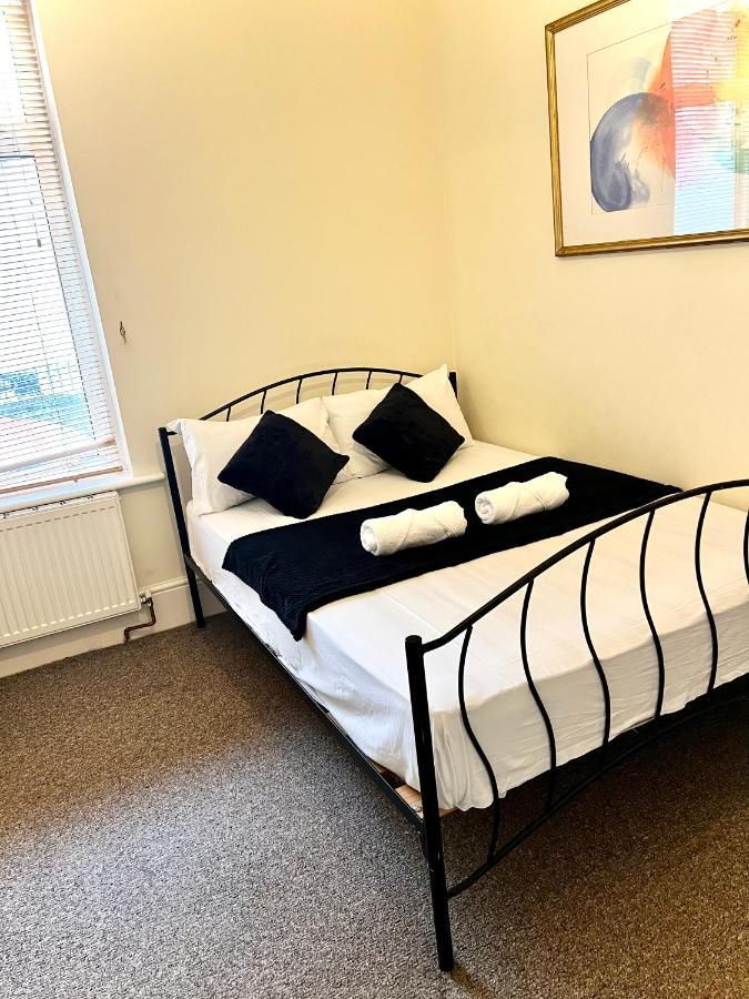 Aldgate Apartment