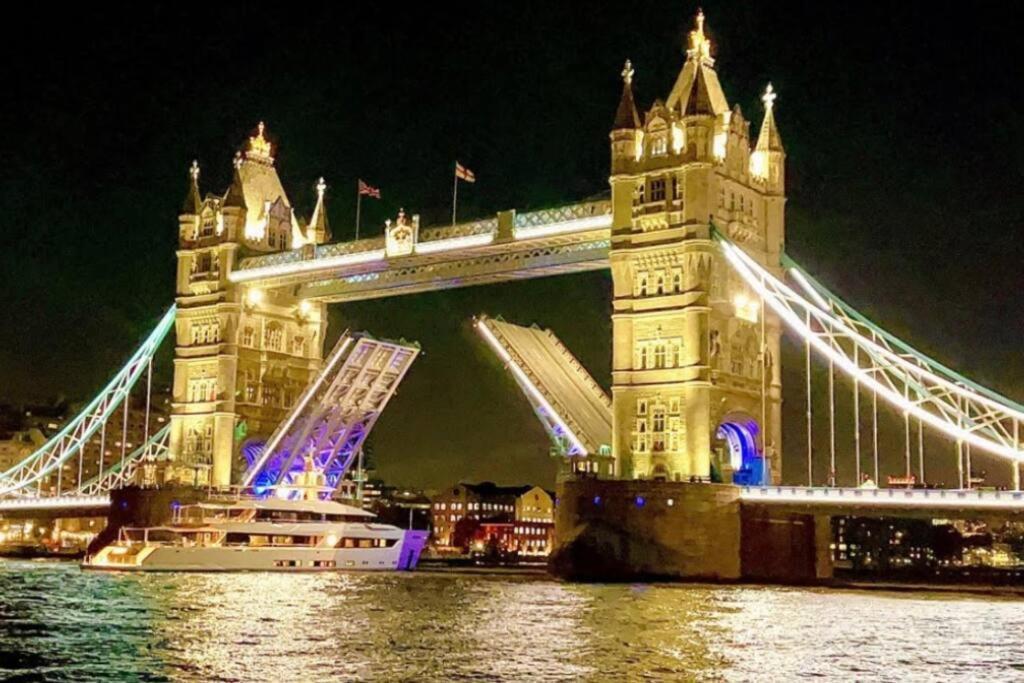 Tower Bridge! Immaculate One Bed Londra