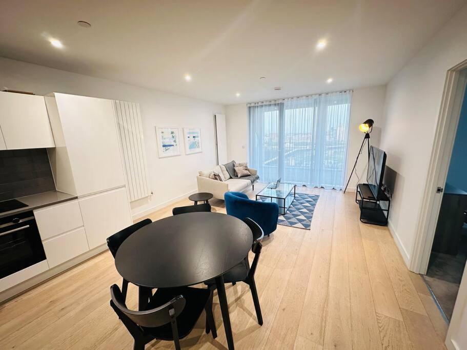 Spacious Modern 1 Bed Apartment. Appartement