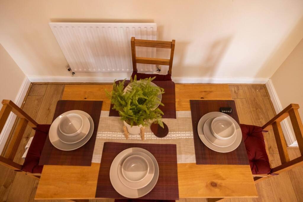 3 Bedrooms House-sofabed-parking-bbqstove-garden Lejlighed London