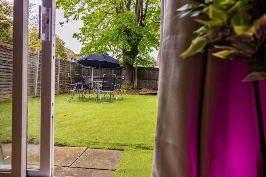 3 Bedrooms House-sofabed-parking-bbqstove-garden Lejlighed *