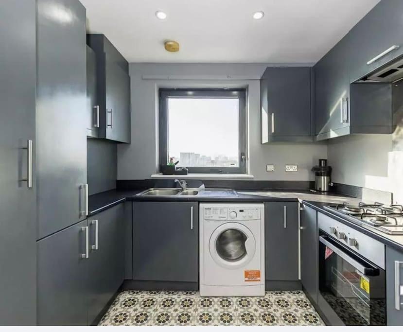 Luxury Canary Wharf Two Bedroom *rare * Lägenhet London