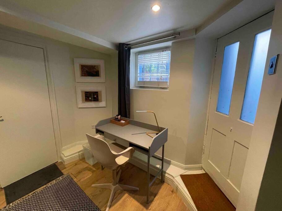 Cute Basement Studio Appartement *