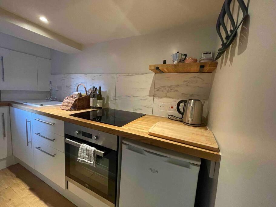 Cute Basement Studio Londen