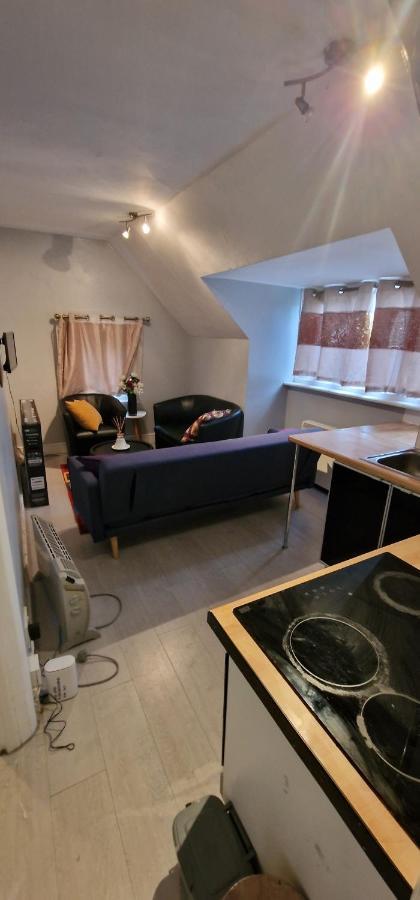 Cosy 2 Bedroom Flat - Sleeps 6 People - Close To Lewisham Dlr/train Station
