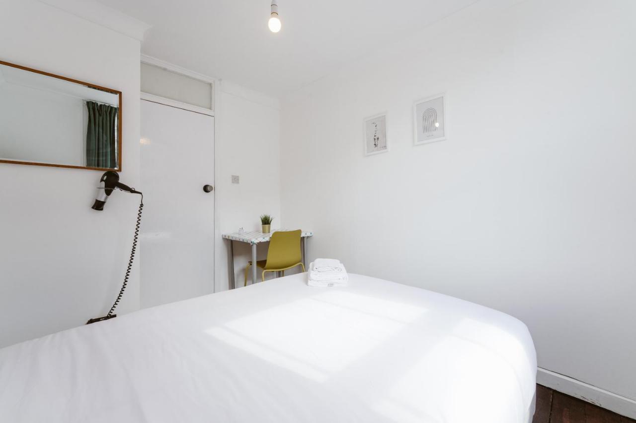 Great In Stepney Station - 12 * London
