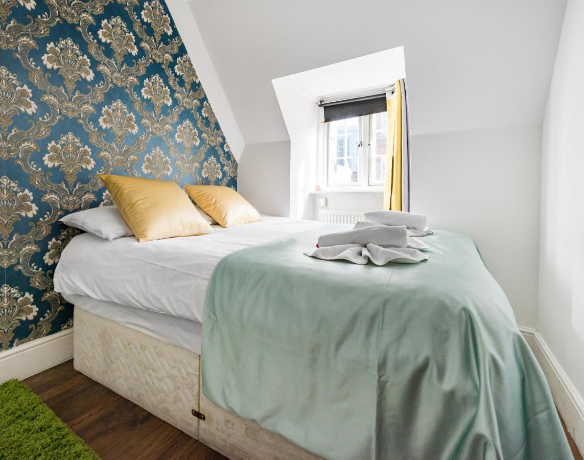 Aldgate Flats Apartment
