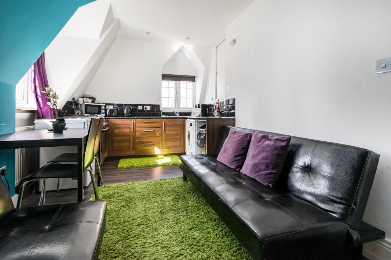 Aldgate Flats Apartment *