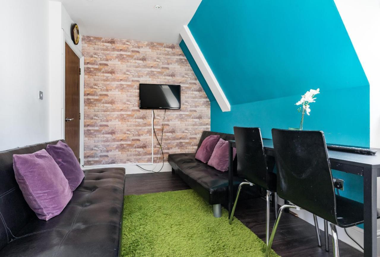 Aldgate Flats Apartment *
